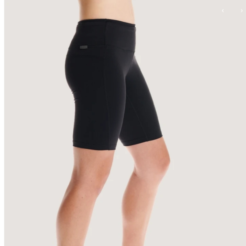 Oiselle O-mazing 9" long shorts